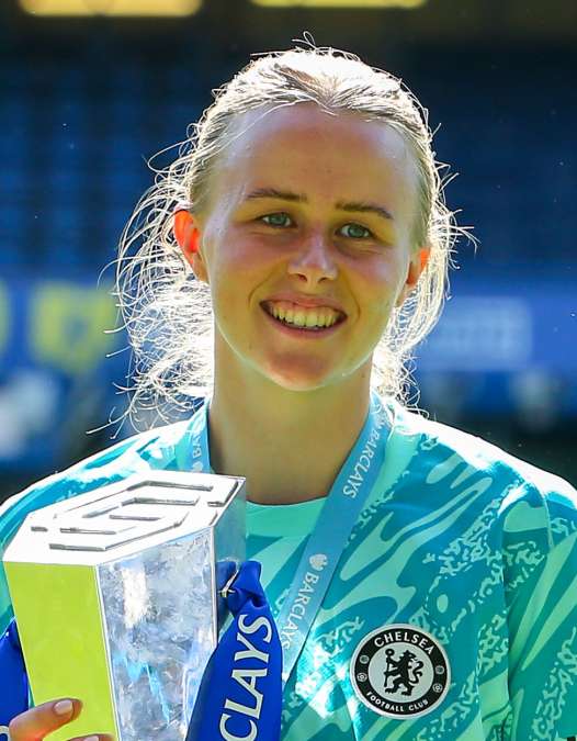 Hannah Hampton Sempat Ingin Tinggalkan Sepak Bola, Dengan Kondisi Penglihatan, Mahkota Euro Tetap Di Inggris Dari Dua Penyelamatannya