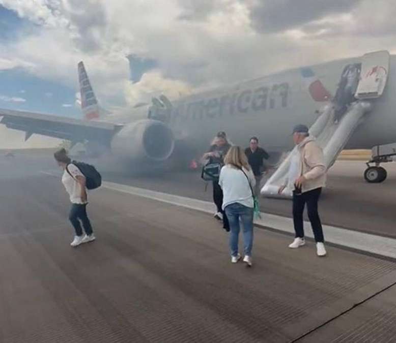 Pesawat American Airlines Gagal Lepas Landas karena Gangguan Roda Terbakar