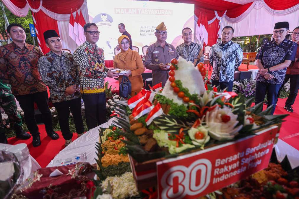 Ini Pesan Eri Cahyadi Kepada Anak Muda Surabaya saat Malam Tasyakuran HUT Ke-80 RI