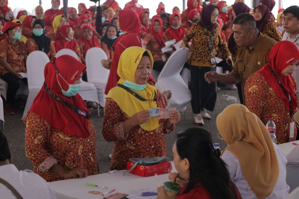 Surabaya Salurkan BLT DBHCHT 2025 Kepada 8.767 Penerima, Jadi Dukungan Sosial dan Modal Usaha Mandiri