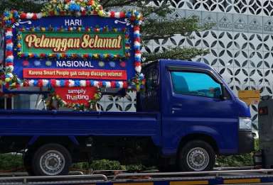 Karangan Bunga Tugu Insurance Salah Tulis Saat Hari Pelanggan Nasional, Netizen Ramai Berkomentar
