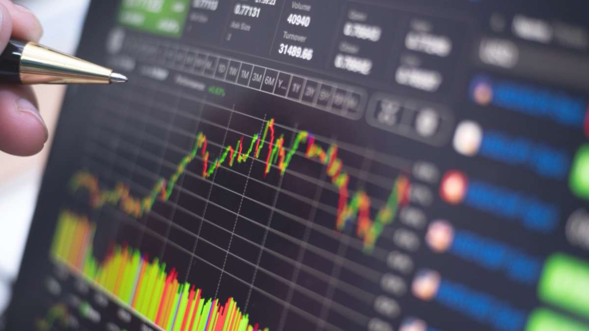 OJK Minta Investor Bijak Berinvestasi, Namun Tetap Percaya Diri