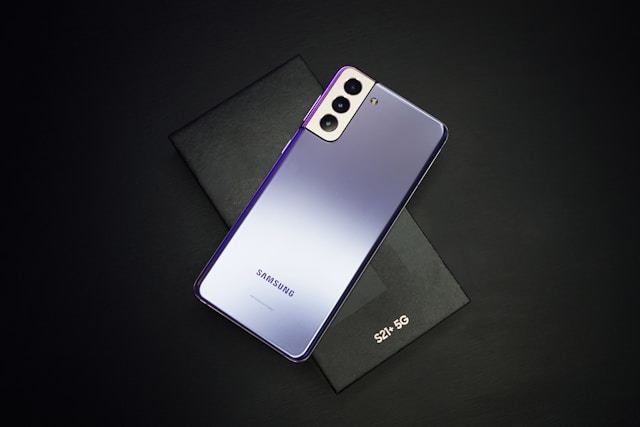 5 Jenis Layar AMOLED yang Bikin HP Android Kamu Makin Ciamik