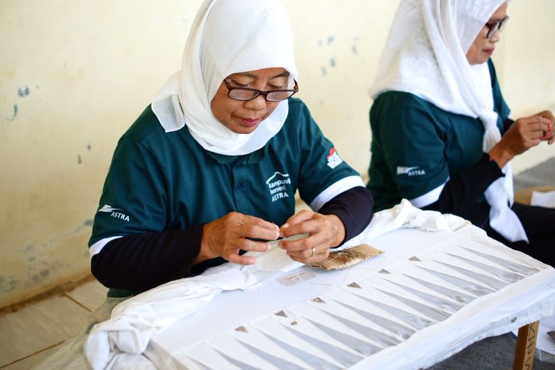 Tapis Lampung: Warisan Budaya yang Menggerakkan UMKM Perempuan Desa Negeri Katon