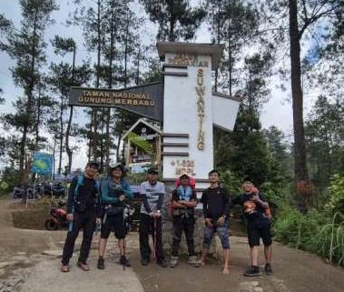 Open Trip Naik Gunung Jadi Tren Viral, Peluang Bisnis yang Menjanjikan