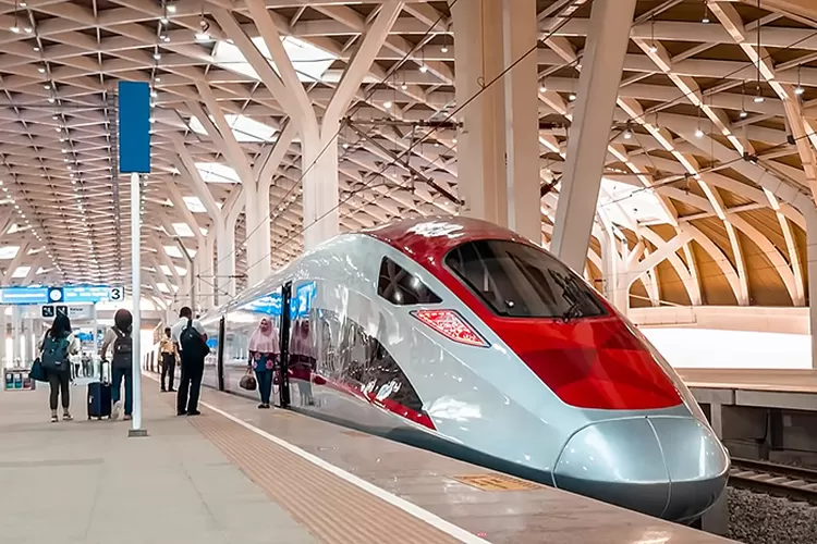 China Akhirnya Angkat Bicara Soal Polemik Kereta Cepat Whoosh