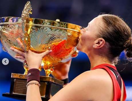 Amanda Anisimova Juara China Open 2025 Usai Kalahkan Linda Noskova di Final Tiga Set