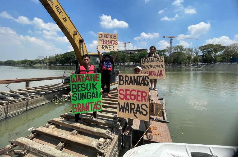 Kali Brantas Kritis Digerogoti Racun Industri dan Sampah, Ecoton Ajak Besuk Sungai