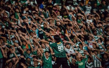 Derby Klasik Panas! Tiket Persebaya vs Persija Diserbu Bonek, Panpel Ingatkan Jangan Beli di Calo