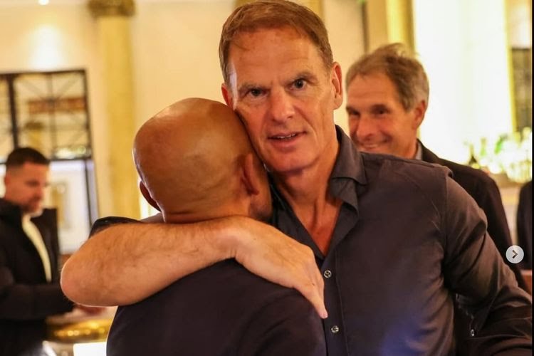 Frank de Boer Diisukan Latih Timnas Indonesia, Unggahan Simon Tahamata Picu Spekulasi