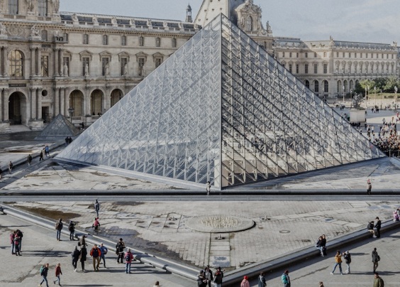 Museum Louvre Dijarah Perampok, Kurang 10 Menit Delapan Perhiasan Raib Termasuk Mahkota Permaisuri Napoleon