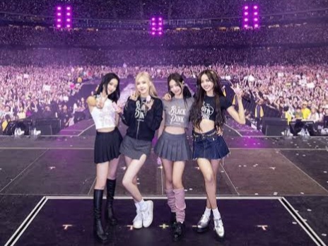 GBK Bergemuruh! BLACKPINK Guncang Jakarta, BLINK Bersiap untuk Malam Kedua