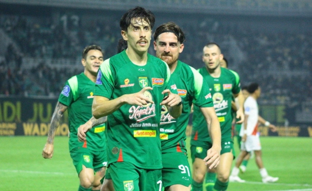 Persebaya Akhiri Dahaga Kemenangan, Taklukkan Persis Solo dalam Laga Penuh Drama VAR