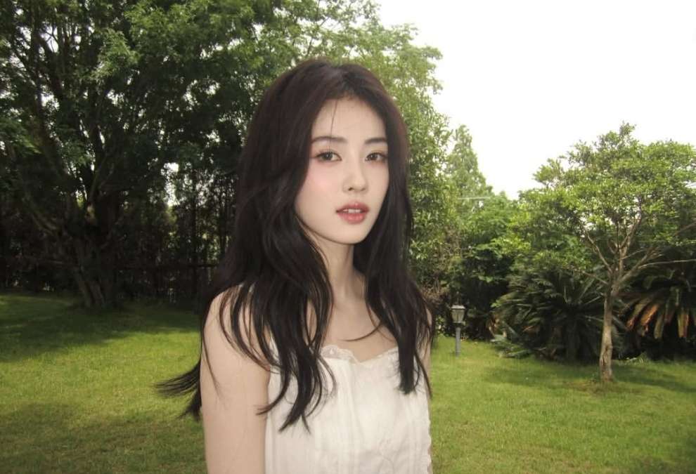 Bai Lu Disebut sebagai Wanita Tercantik di China