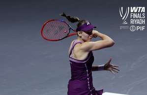 Rybakina Tumbangkan Iga Swiatek, Lolos ke Semifinal WTA Finals 2025