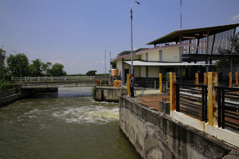 Siapkan Diri Hadapi Cuaca Ekstrem, Pemkot Keruk Saluran hingga Tambah Rumah Pompa