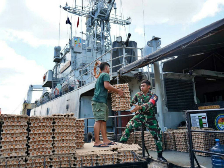 Diangkut Kapal Koarmada, BPBD Surabaya Kirim Bantuan Logistik hingga Uang ke Korban Bencana Alam di Sumatera dan Aceh