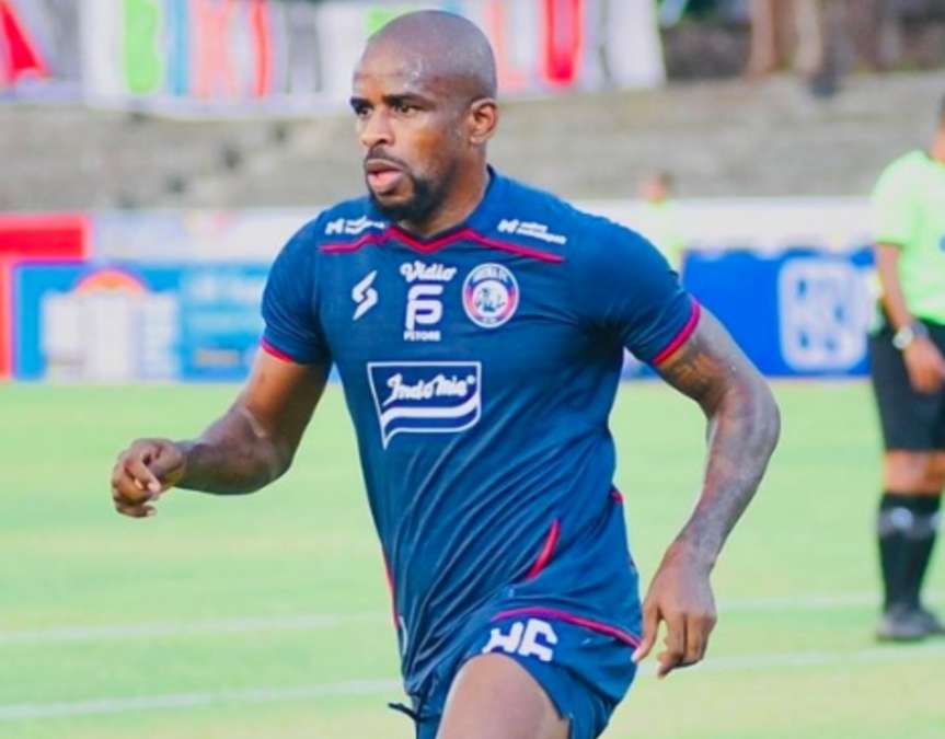 Greg Nwokolo Kritik Indra Sjafrie: Sepak Bola Bukan untuk Kumpul Keluarga