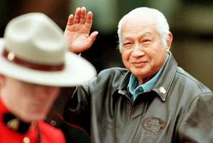 Dari Vancouver ke Senayan: Jejak Foto Ikonik Soeharto dan Arah Jatuhnya Sang Penguasa Orde Baru