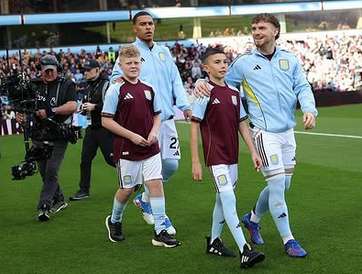 Elliott di Persimpangan: Villa Tahan Tampil, Masa Depan Masih Menggantung