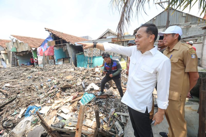 Sidak Sungai Kalianak, Eri Cahyadi Gaspol Normalisasi untuk Hentikan Banjir Rob