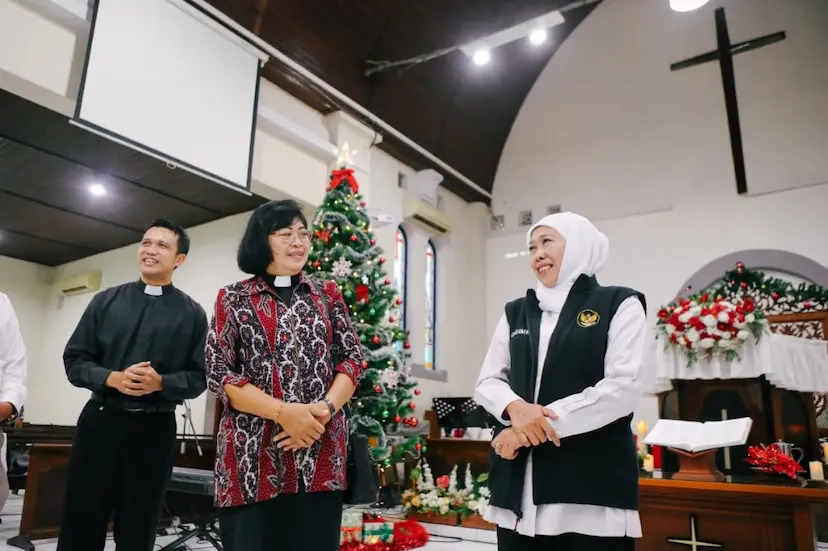 Sambangi Gereja di Surabaya, Khofifah: Natal Perkuat Nilai Kemanusiaan Universal