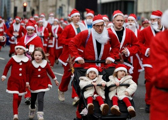 Liverpool Memerah Jelang Natal dengan Santa Dash 5K