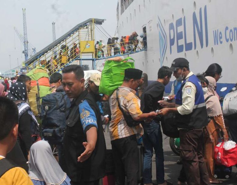 November 2025, Transportasi Jawa Timur Melambat, Jumlah Penumpang Turun