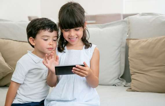 Pemkot Surabaya Sosialisasikan Pembatasan Penggunaan Gawai dan Internet untuk Anak