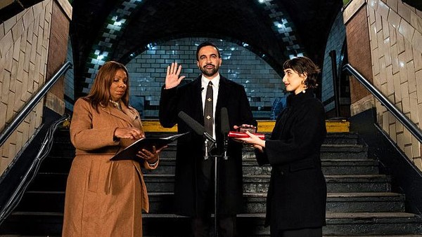 Zohran Mamdani Resmi Menjabat, Sumpah Jabatan dengan Al Quran Jadi Penanda Sejarah Baru New York