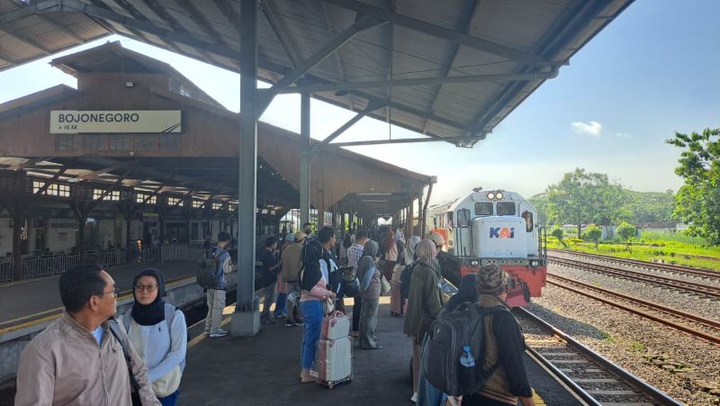 Penjualan Tiket KA Lebaran 2026 di Stasiun Bojonegoro Meningkat, Mobilitas Penumpang Diprediksi Tinggi