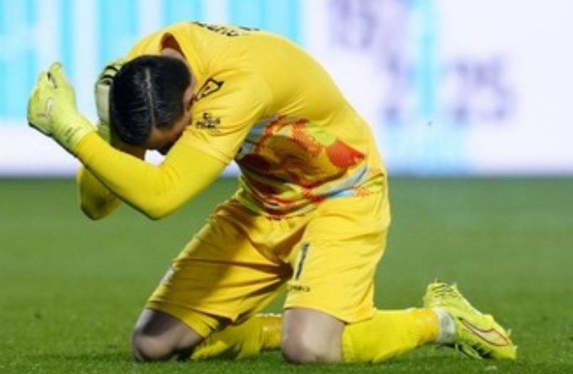 Emil Audero Kesakitan Dilempar Flare Fansnya, Bos Inter Milan Kecam Aksi Kekerasan