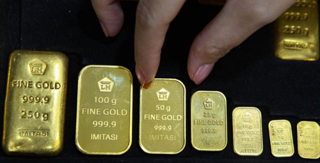 Terjun Bebas, Harga Emas Anjlok Hari Ini
