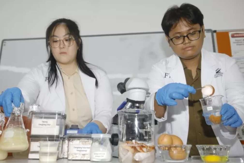 Inovatif! Tim Peneliti UC Surabaya Berhasil Olah Limbah Cangkang Telur Jadi Kolagen Halal