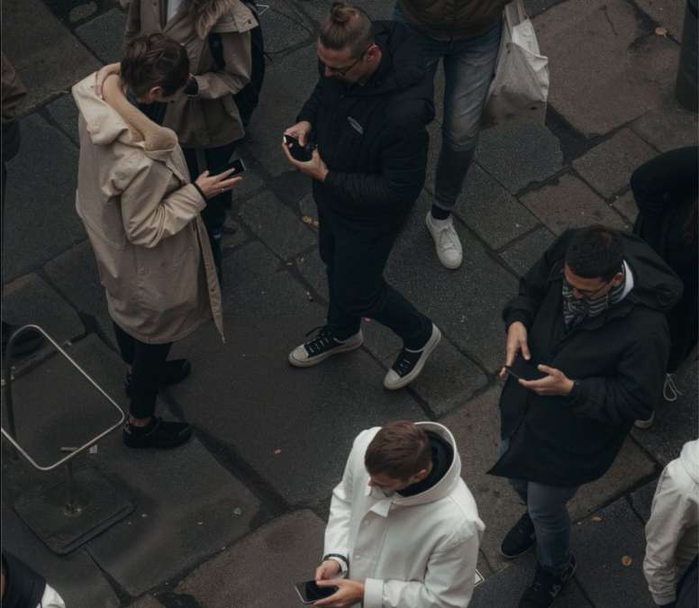 Indonesia Duduki Posisi Tertinggi Kecanduan Handphone di Asia Tenggara