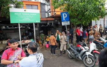 Pemkot Surabaya Tertibkan Pedagang Pasar Tumpah Masuk ke Pasar Tembok Dukuh