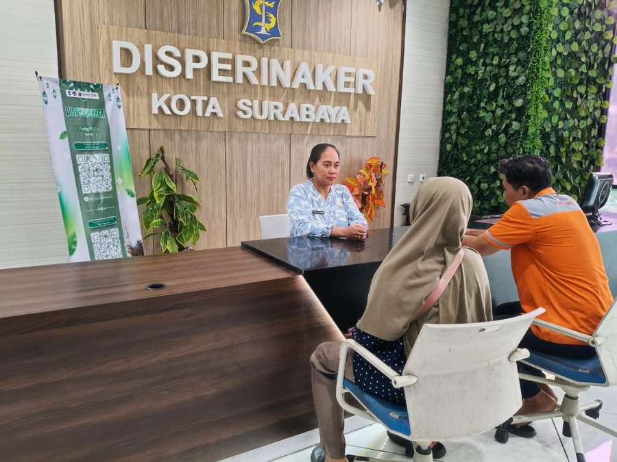 Kawal Hak Pekerja, Disperinaker Surabaya Geber Posko THR 2026
