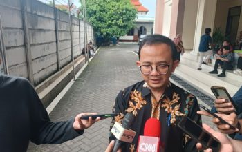 Khofifah Absen di Sidang Kasus Hibah Pokmas, Ajukan Permohonan Penjadwalan Ulang