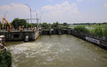 Hujan Deras dan Banjir Rob Rendam Osowilangun, Maksimalkan Rumah Pompa 24 Jam