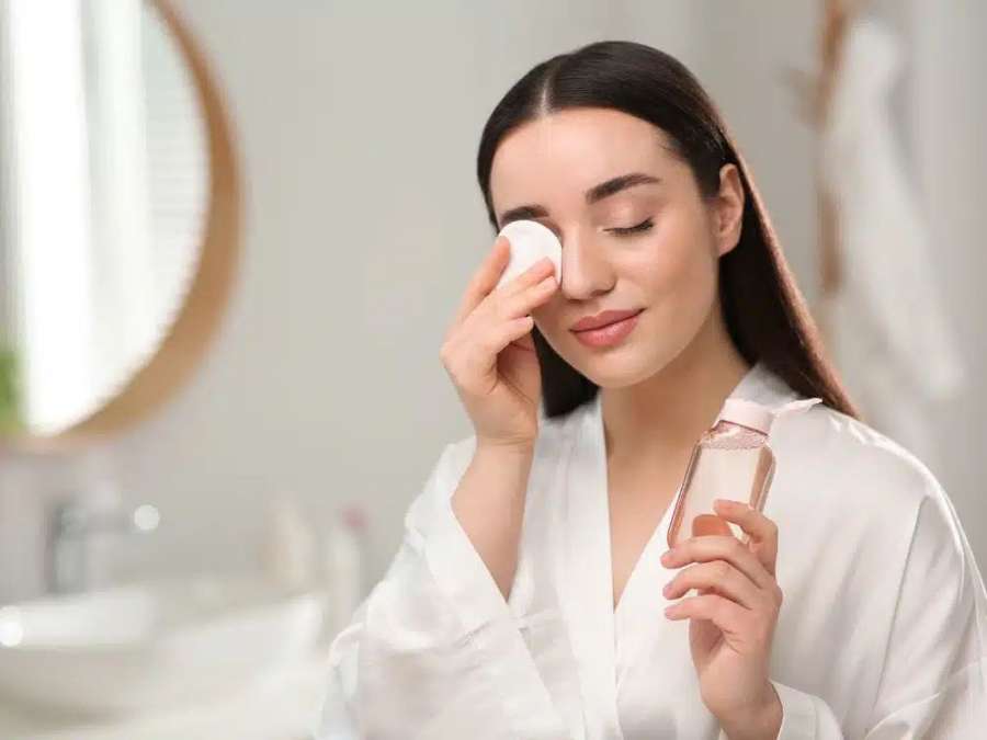 Tidak Cuci Muka Setelah Pakai Micellar Water, Aman atau Berisiko?