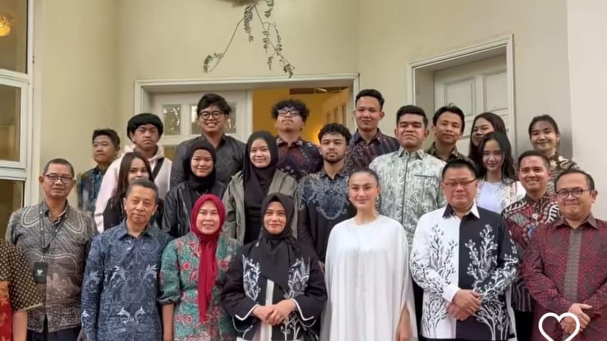 Hadiri Bukber di KJRI Dubai, Agnez Mo Curi Perhatian dengan Gamis Putih