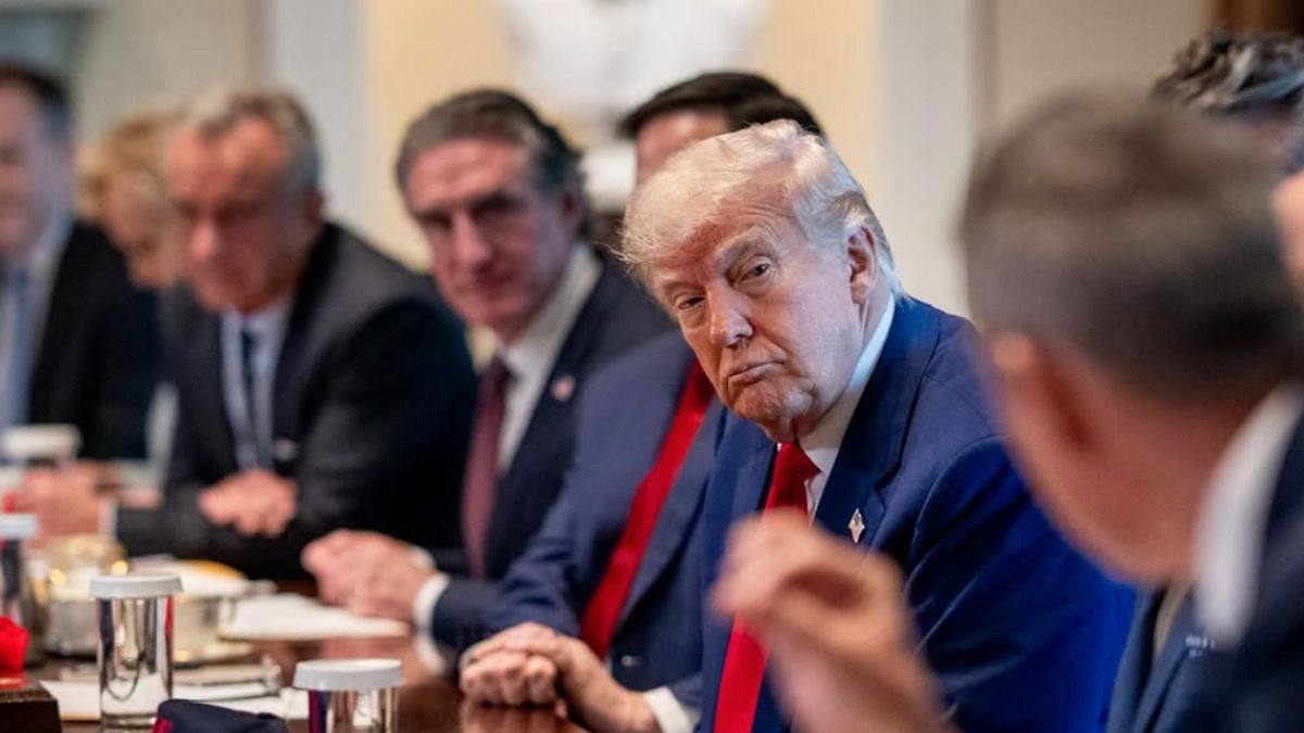 Trump Pilih Jalur Diplomasi, Meski Akses Selat Hormuz Belum Sepenuhnya Pulih