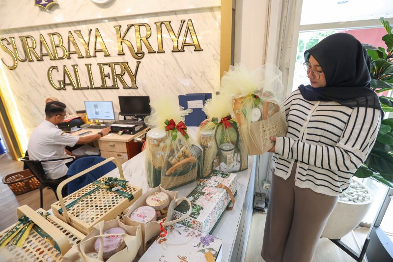 Berburu Hampers Lebaran 2026? Pemkot Surabaya Hadirkan Produk UMKM Terjangkau di Surabaya Kriya Gallery