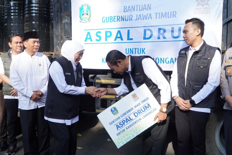 Sapa Bansos ke-9, Khofifah Salurkan Rp7,2 Miliar untuk Warga Lamongan