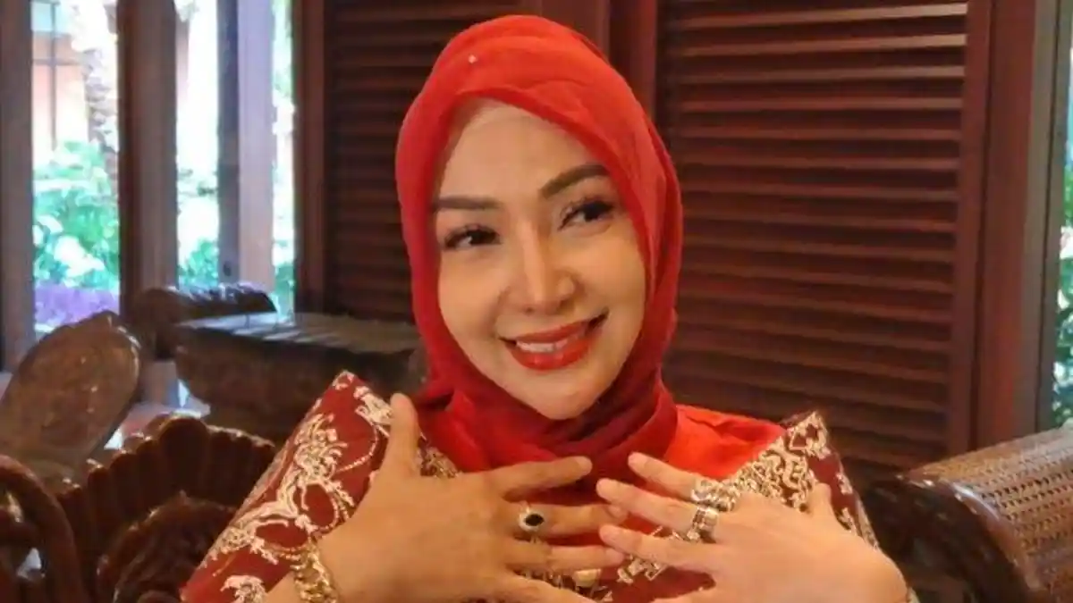Kisah Roro Fitria: Dari Artis Glamor Kini Berjuang Sendiri Membesarkan Anak