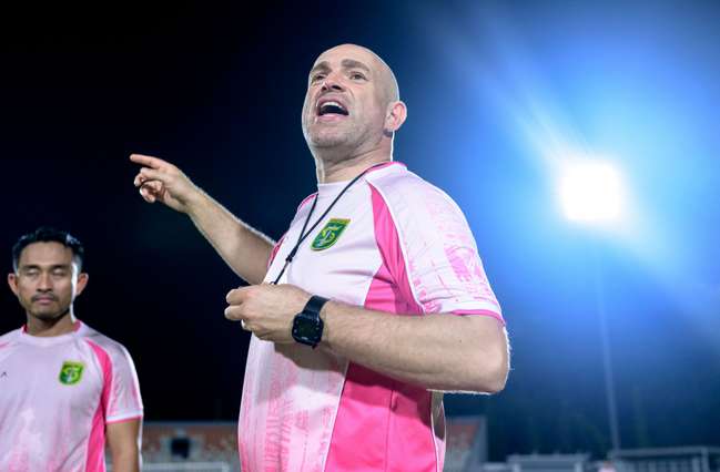 Persebaya Kembali Berlatih Usai Jeda Lebaran, Bernardo Tavares Fokus Pulihkan Fisik dan Mental Pemain