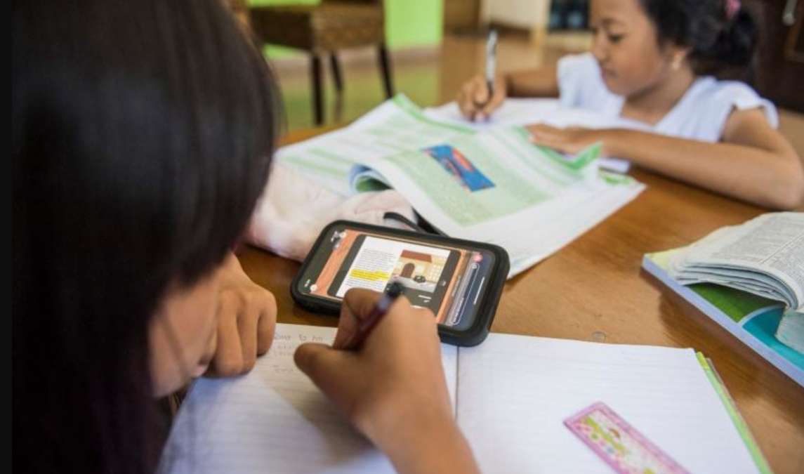 Skema Sekolah Daring, Pemerintah Kaji Distribusi MBG dan Fasilitas Akses Internet