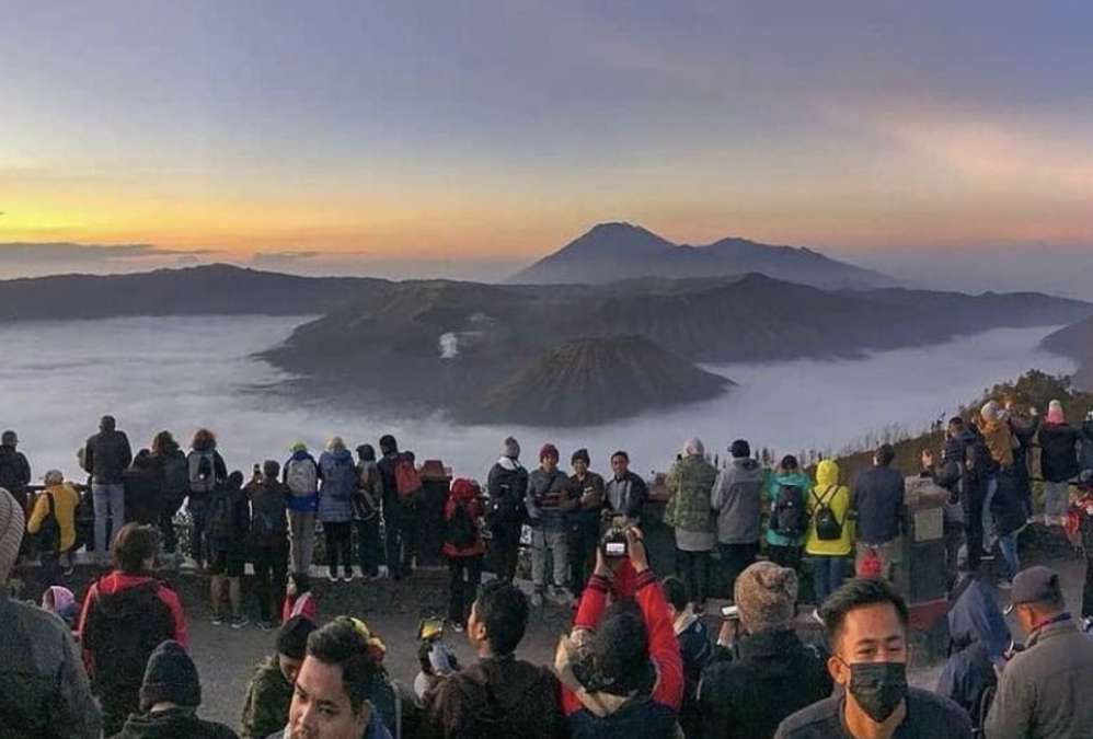 25 Ribu Wisatawan Padati Bromo dan Ranu Regulo Saat Libur Lebaran, PNBP Tembus Rp 2 Miliar