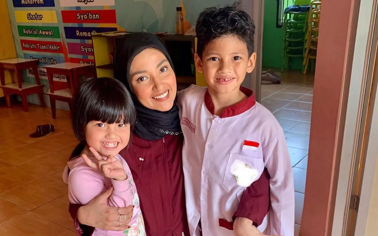 Disambut Hangat Atalarik Syah, Tsania Marwa Lepas Rindu ke Anak
