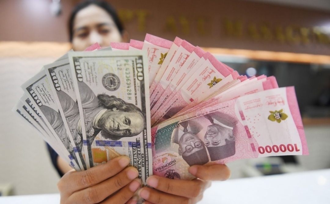 Rupiah Terjun Bebas Tembus Rp 17 Ribu Per Dollar AS, BI Angkat Suara
